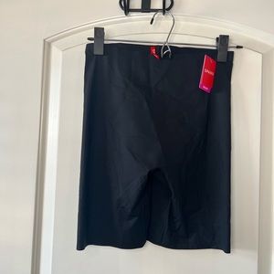 Spanx, mid thigh short, black, size: M, new with tags